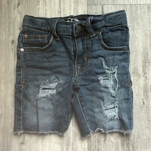 Art Class Ripped Jean Shorts Toddler Girls Size 4 Medium-Dark Wash in Blue